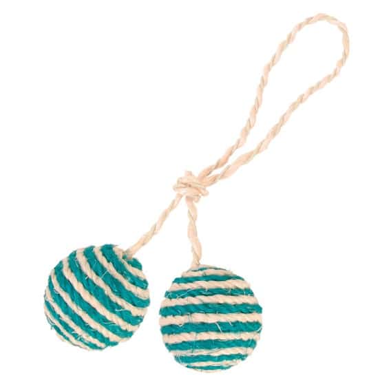 Игрушка для кошек в виде 2 мячиков с кошачьей мятой на верёвке TRIXIE (2х4.5 см)